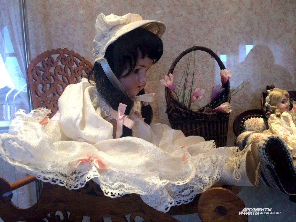 Кукла Галка - самая старая, ей 120 лет.