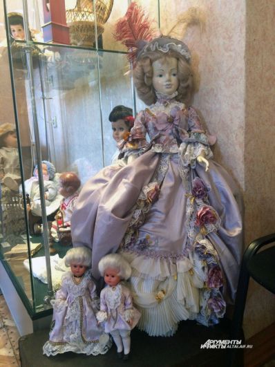 Французы использовали кукол для демонстрации модных нарядов.