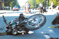 Несколько мотоциклистов пострадали еще до официального открытия сезона. 