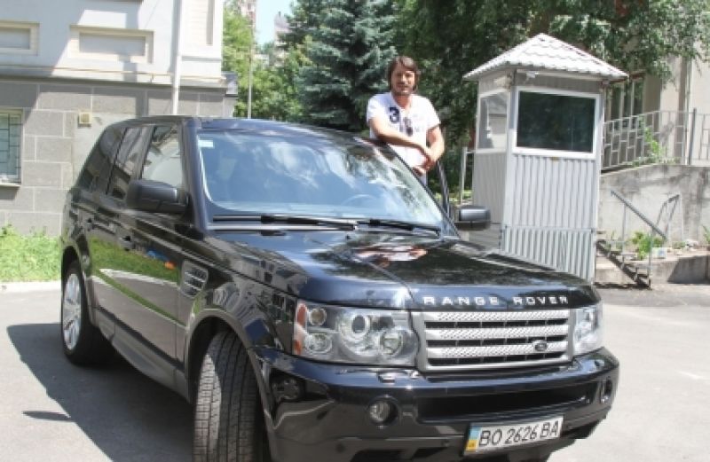 Украинский шоумен и волонтер Сергей Притула передвигается на Range Rover