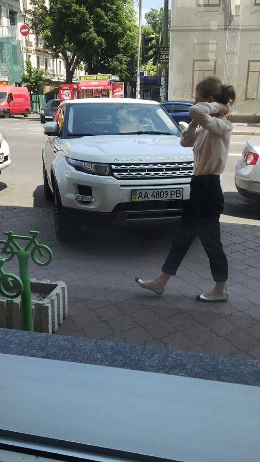 Ольга Фреймут и Тина Кароль ездят на одинаковых Range Rover