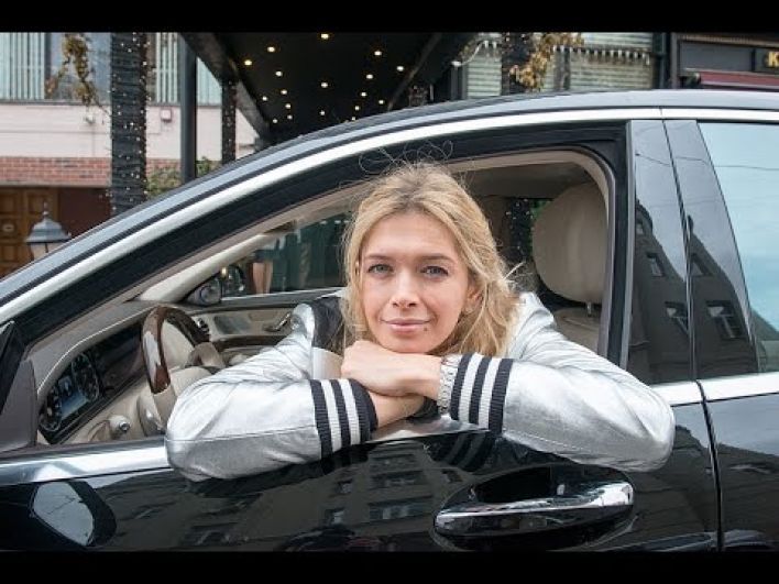 Вера Брежнева раньше ездила на Cadillac Escalade, но пересела на Mercedes