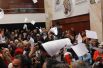 Демонстранты устроили беспорядки в парламенте Македонии.