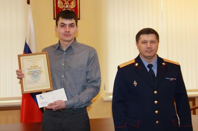 Михаил Руденко (слева)  специально поехал в Кунгур из Перми, чтобы помочь в поисках. На фото - с Сергеем  Сарапульцевым.