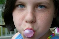 В детской резинке обычно используют вредный для зубов сахар.
