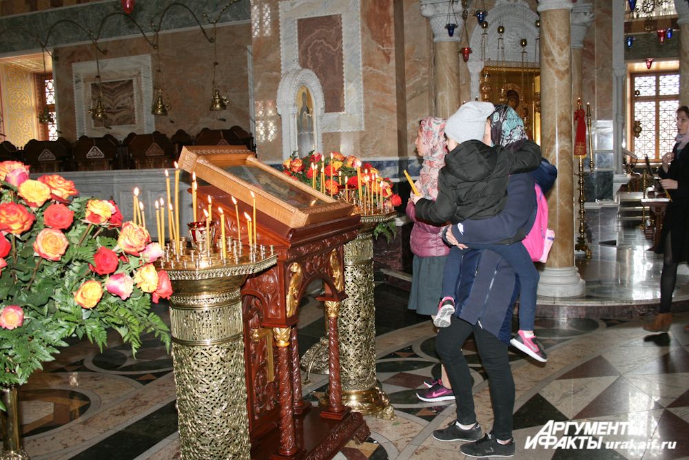 Возрожденный Александро-Невский собор стал для многих жителей Екатеринбурга вторым домом.
