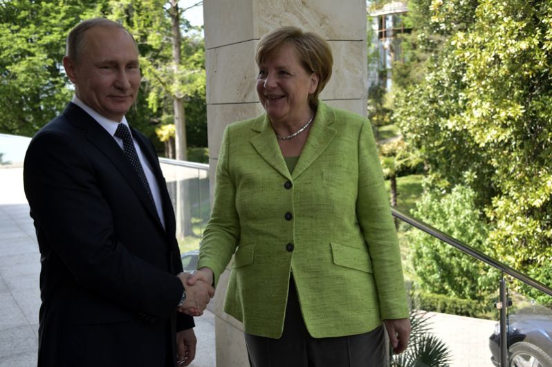 Это первая встреча Меркель и Путина на территории России за последние два года.