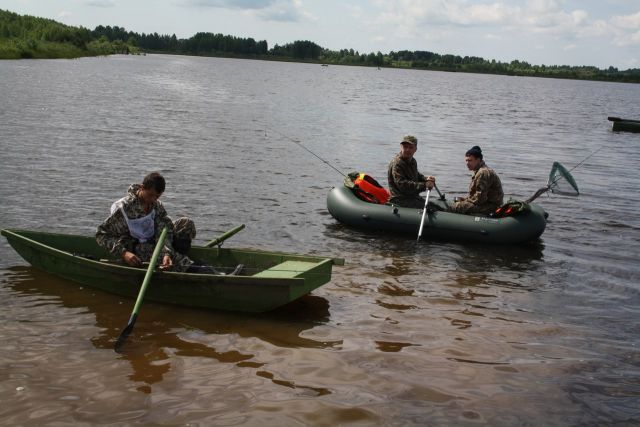 В Кузбассе рыбаки застряли на острове из-за высокой воды.