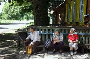 Люди, вернувшиеся жить в зону отчуждения недалеко от Гомеля.