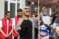 После субботника в Тюмени Анна Семенович выплюнула жвачку на чистый тротуар