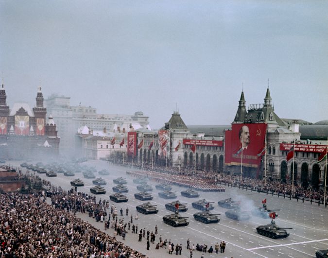 9 мая 1965 года. Военный парад на Красной площади, посвящённый 20-летию Победы над фашистской Германией в Великой Отечественной войне 1941-1945 годов.