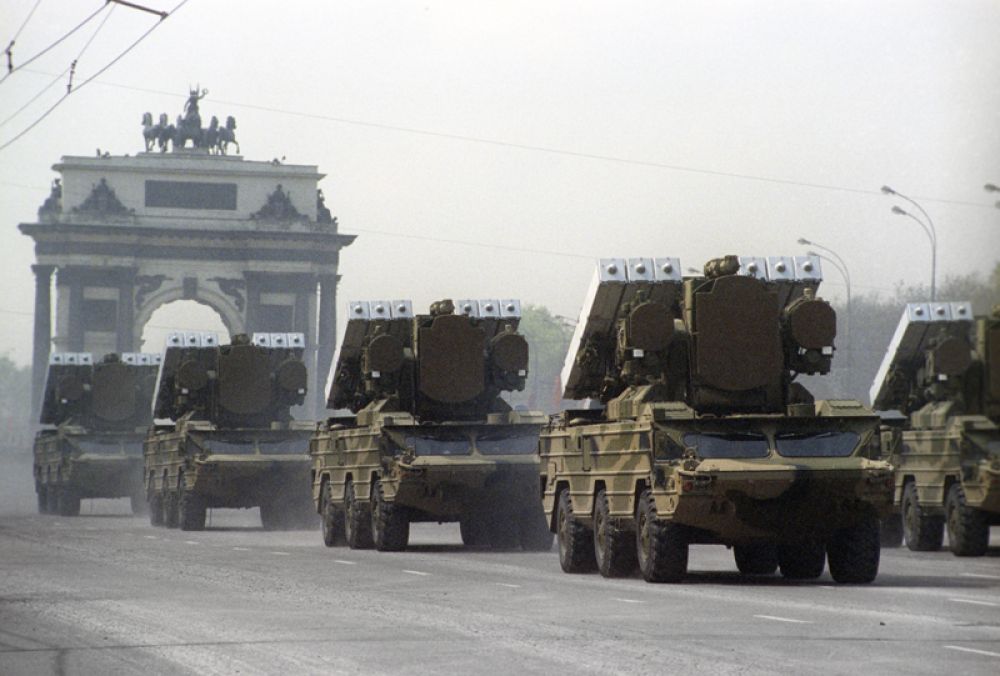 9 мая 1995 года. Военный парад, посвященный Дню Победы, состоялся на Поклонной горе.