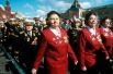 9 мая 2000 года. Ветераны Великой Отечественной войны проходят в парадном строю по Красной площади в День Победы.