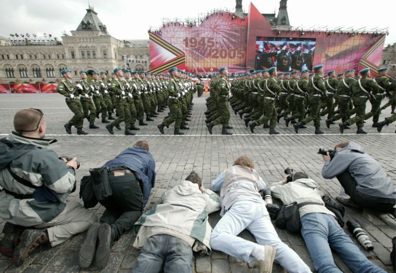 9 мая 2005 года. Фотокорреспонденты во время парада на Красной площади в честь 60-летия Победы в Великой Отечественной войне.