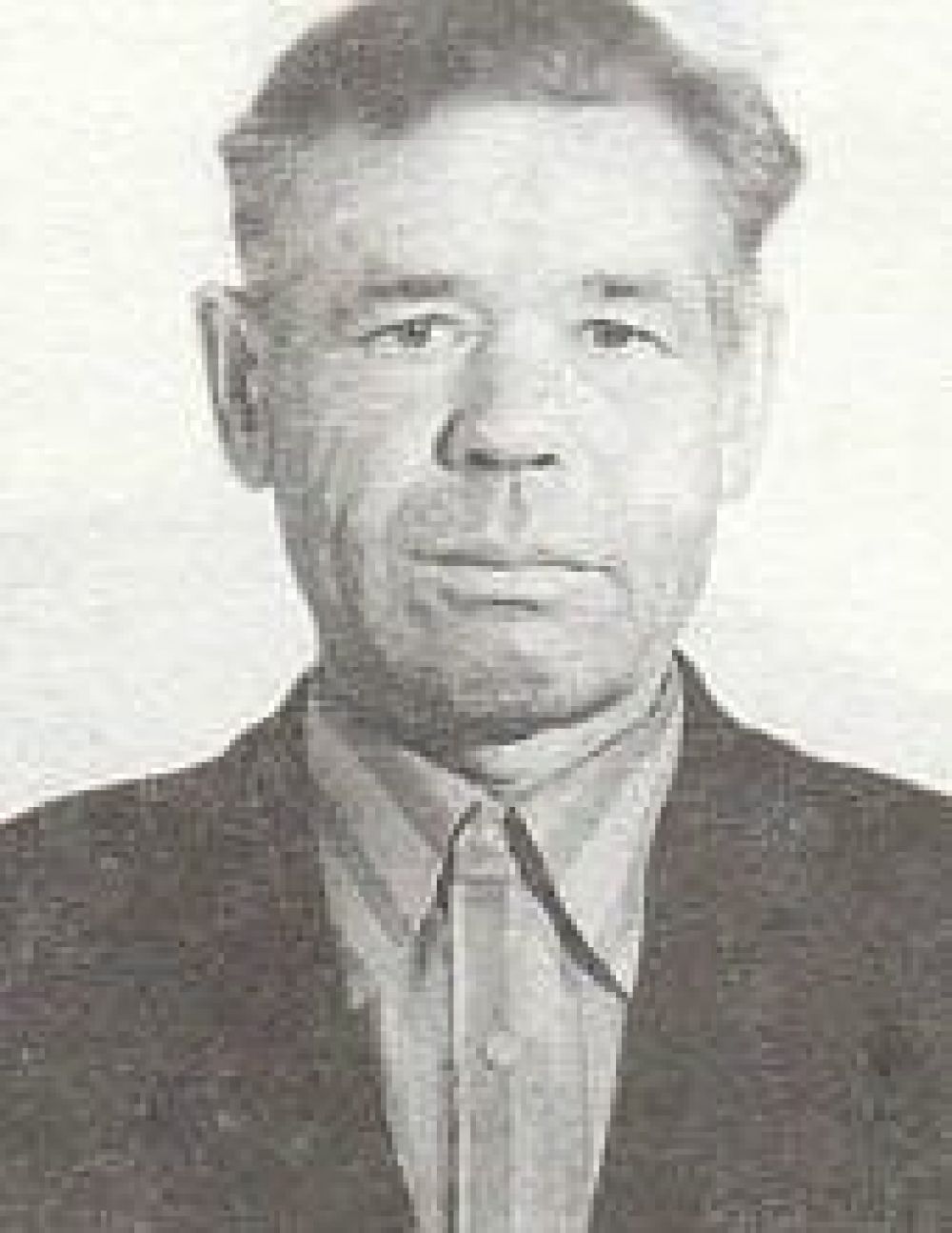 Анисимов Григорий Филиппович. В 1943 году его призвали на военную службу в город Омск, где он за два месяца прошел курс молодого бойца, принял присягу и был отправлен сначала в город Калинин, а потом на Украину. Воевать красноармеец начал в пехоте за пределами территории СССР в составе 2-го Украинского фронта. Освобождал города и деревни Румынии, Чехословакии, а на территории Венгрии недалеко от Будапешта 14 апреля 1945 года настиг бойца осколок снаряда, выхватив пару ребер и повредив внутренние органы. Победу встретил в Будапештском госпитале, затем лечился в госпитале города Братислава.