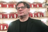 Валерий Тодоровский перед премьерой своего фильма «Большой» в Государственном академическом Большом театре России в Москве.