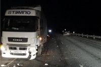 На трассе Тюмень-Ханты-Мансийск автомобиль на встречке врезался в КамАз