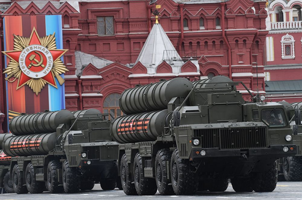 Зенитный ракетный комплекс С-400 «Триумф» на военном параде на Красной площади, посвящённого 72-й годовщине Победы в Великой Отечественной войне.