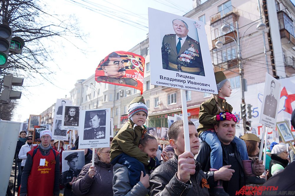 Напомним, подарком жителям и гостям города станет концерт певицы Ольги Кормухиной и рок-исполнителя Алексея Белова, который начнется в 20.00 на главной сцене у Театра-Театра.