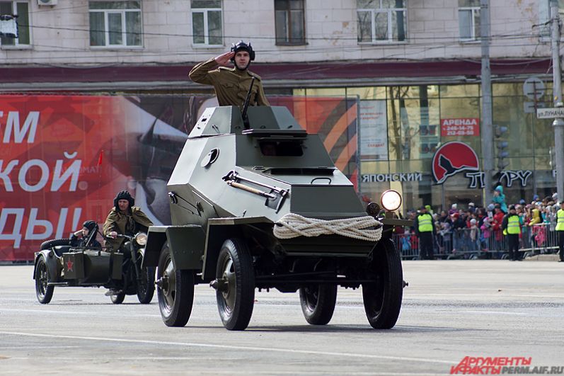 В параде приняли участие образцы времён Великой Отечественной войны.