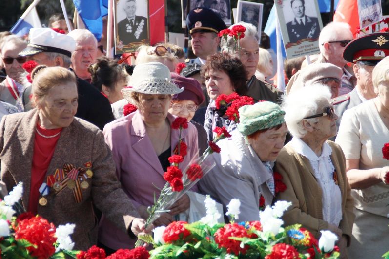 Возложение цветок к главному мемориалу областного центра.