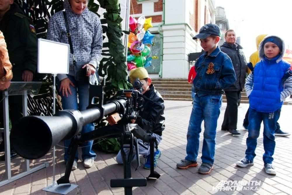 Юные новосибирцы смогли прицелиться из пулемета