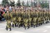 Курсанты Краснодарского высшего военного училища имени Штеменко прошли торжественным маршем в новой экипировке российской армии «Ратник».