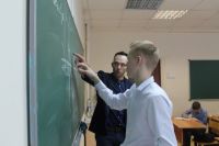 Уроженец Оренбуржья каждый день доказывает ученикам, что математика нужна не только для сдачи ЕГЭ, но и для решения многих обыденных задач.