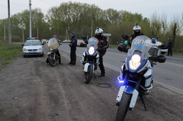 В Кузбассе к дорожному патрулированию приступил мотопатруль.