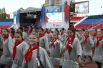 Участники на праздничном мероприятии в честь Дня Республики на стадионе «Олимпийский» в Донецке.