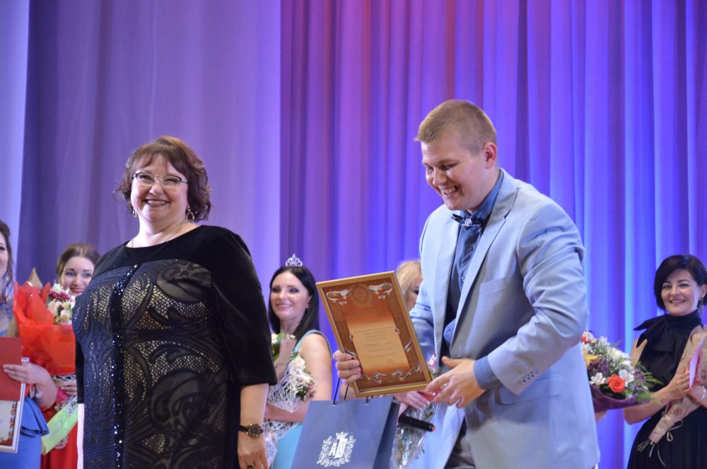 Отдельный приз женских симпатий получил единственный мужчина-участник конкурса – медбрат из Советского района.