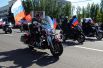Участники праздничного шествия в честь Дня Республики в Донецке.