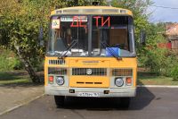 На трассе Лабытнанги-Обская автобус, перевозивший детей, столкнулся с легковушкой.