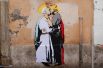 11 мая. Граффити, изображающее поцелуй Папы Римского Франциска и президента США Дональда Трампа, на стене в центре Рима, Италия.