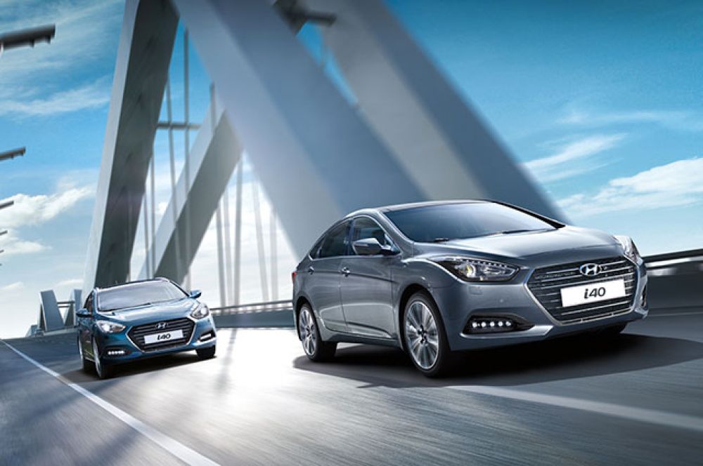 Корейские седаны Hyundai i40 тоже получат льготное кредитование. Цена на наиболее ходовые комплектации с 2,0-литровым 150-сильным силовым агрегатом и с 6-диапазонным автоматом начинается от 1 224 000 рублей, а значит, часть процентной ставки субсидирует государство.
