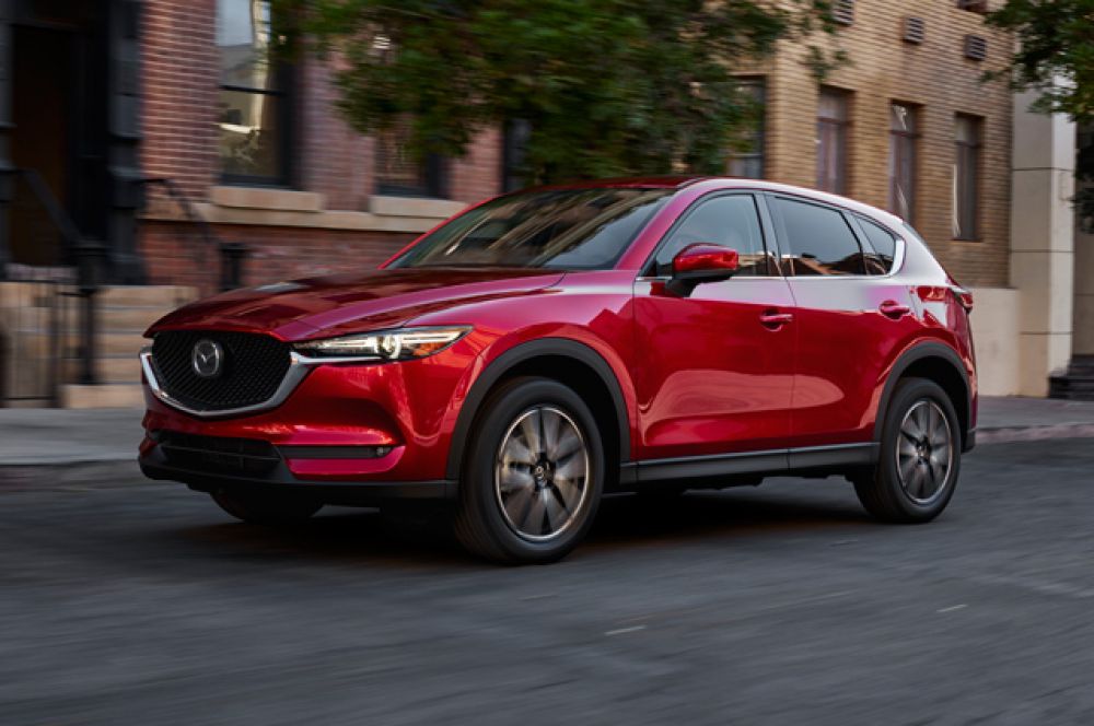 В списки будущих бестселлеров затесалась и потенциальная бомба: Mazda CX-5. Кроссовер с передним приводом и с 6-ступенчатым автоматом стоит как раз 1 450 000 рублей. Учитывая имидж марки, покупателям он придется по вкусу.