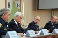 Владимир Путин на совещании в Иркутске.