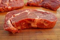 Нередки случаи замены доброкачественного мясного сырья.