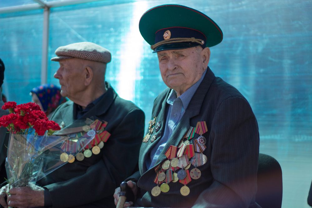 Иващенко Василий Иванович - ветеран Великой Отечественной войны. Ветеран пограничных органов. Родился 1 января 1926 года в Казахстане. Не закончив 7 классов, в 16 лет начал работать в городе Караганда в «трудармии». В 1944 году был направлен в пограничные войска, откуда ушел на фронт. Участвовал в операции «Багратион», по освобождению Белоруссии, очищал тылы от дезертиров и предателей. На переправе реки около города Борисово получил легкую контузию, лечился в санчасти. Затем продолжил службу в Белоруссии, Литве, Польше. В 1945 году участвовал в освобождении Кёнигсберга.