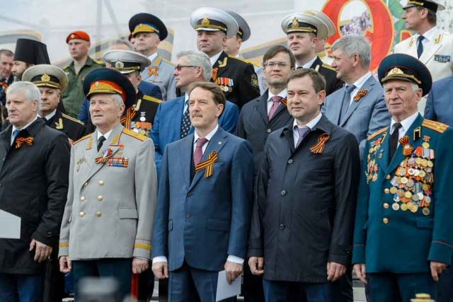 В торжествах по случаю Дня победы участвовал губернатор Воронежской области.