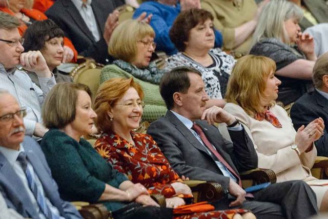 На выступлении симфонического оркестра Мариинского театра под управлением Народного артиста РФ Валерия Гергиева побывал губернатор с супругой.