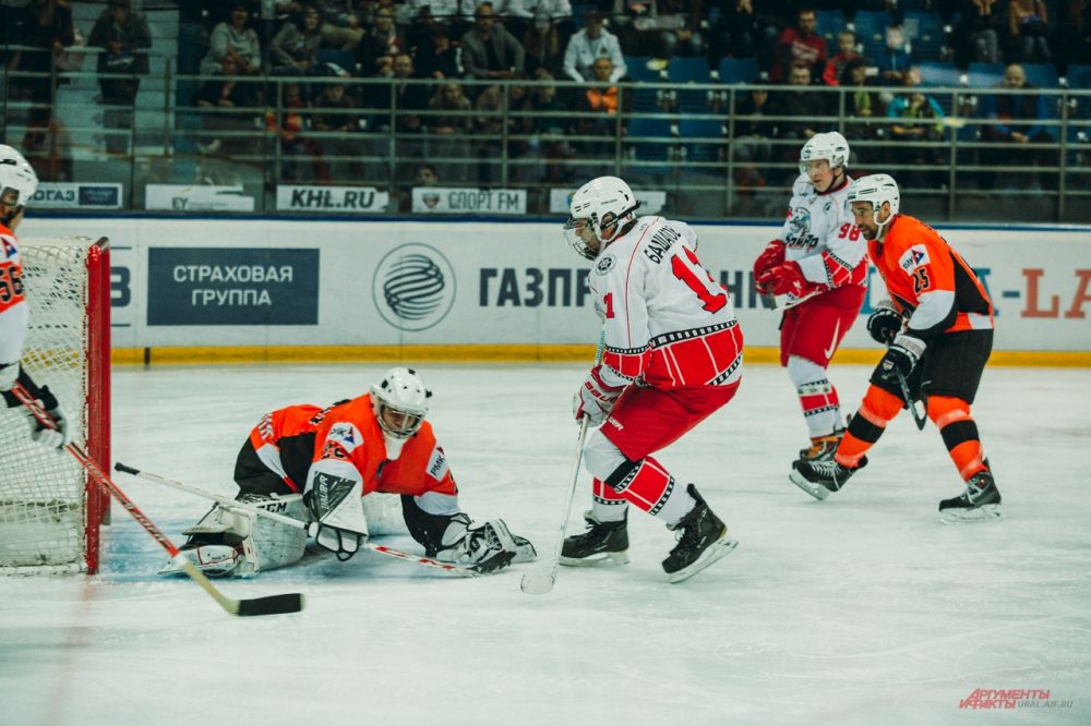 Ворота атакует Марат Башаров