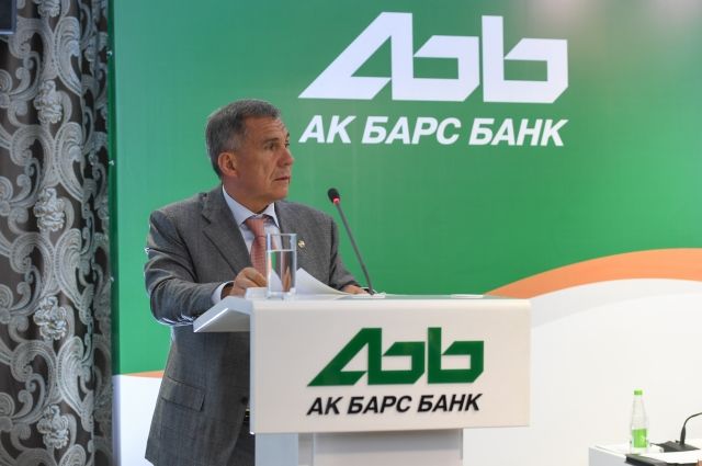 Акбарсбанк работа. Зуфар Гараев АК Барс банк. Директор АК Барс банка. АК Барс банк генеральный директор. Карта жителя Татарстана АК Барс банка.