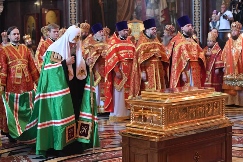 Патриарх Московский и всея Руси Кирилл во время богослужения в храме Христа Спасителя.