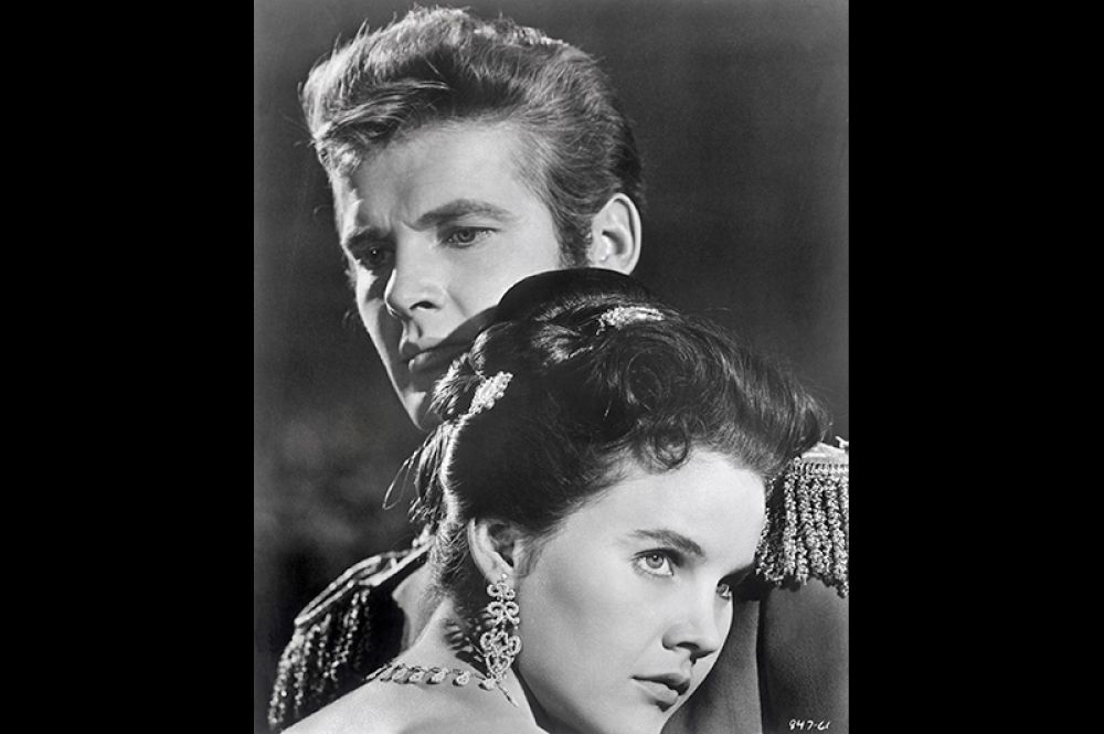 Роджер Мур и Кэрролл Бейкер в фильме «Чудо». 1959 год.