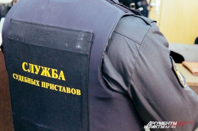 Судебные приставы арестовали машину алиментщика, приехавшего из Екатеринбурга на встречу с детьми