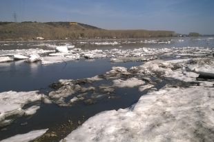 Ледоход приближается к Салехарду.