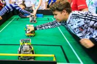 Школьники из Красноярского края Андрей Проничев и Энцо Болетти победили в одной из программ национального этапа международного конкурса по робототехнике.