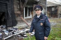 Узнав о пожаре, участковый Ильгиз Сабирзянов сразу поспешил к месту происшествия.