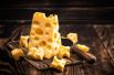 Сыр. Тут может быть разная калорийность, но самым тяжелым считается сыр «Чеддер» - 426 ккал. В пармезане – 392.